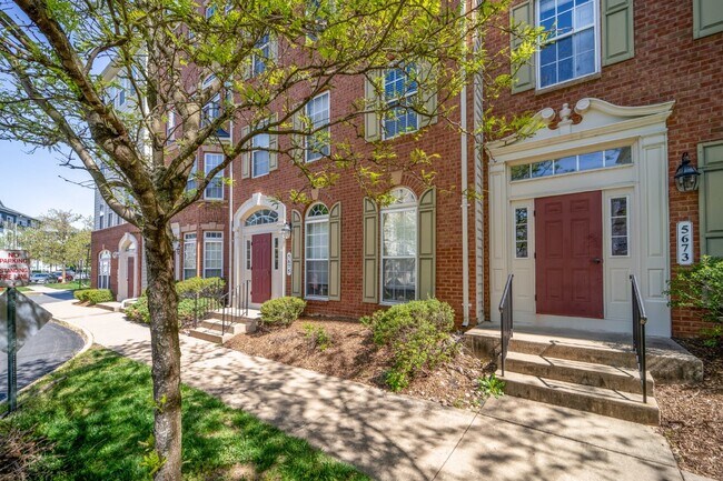 Building Photo - Bright and Modern Home with Prime Commuter...
