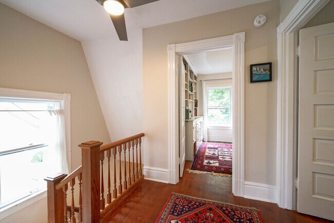 Building Photo - R0441