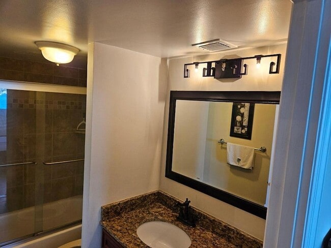 Building Photo - 5600 N Flagler Dr