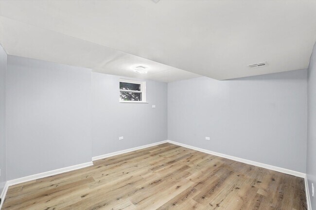 Building Photo - 3353 N Ozanam Ave