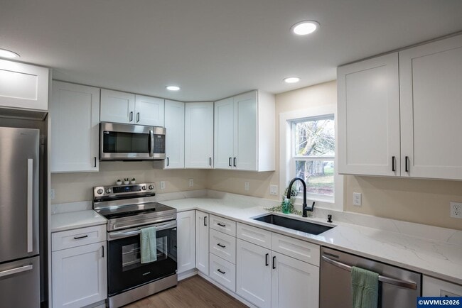 Building Photo - Fully Remodeled 2 Bedroom on a corner lot!