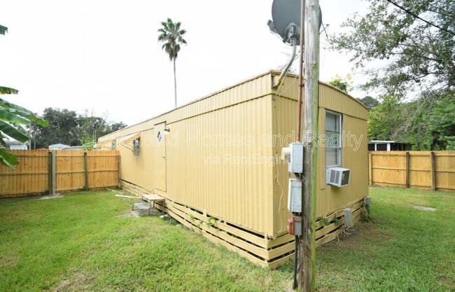Building Photo - 3306 Peachtree Hill Rd