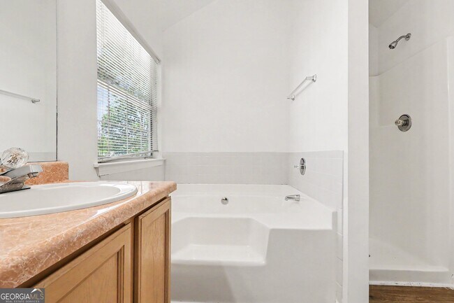 Building Photo - 2233 Glen Briar Way