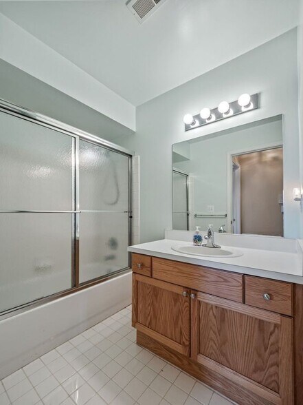 Building Photo - 44975 Marigold Dr