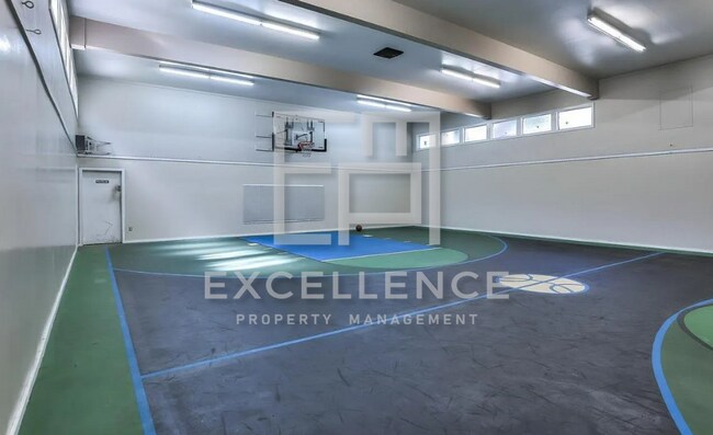 Building Photo - Upper 2/1 With New Carpets, Updated Kitchen and Many Many Many Community Features!