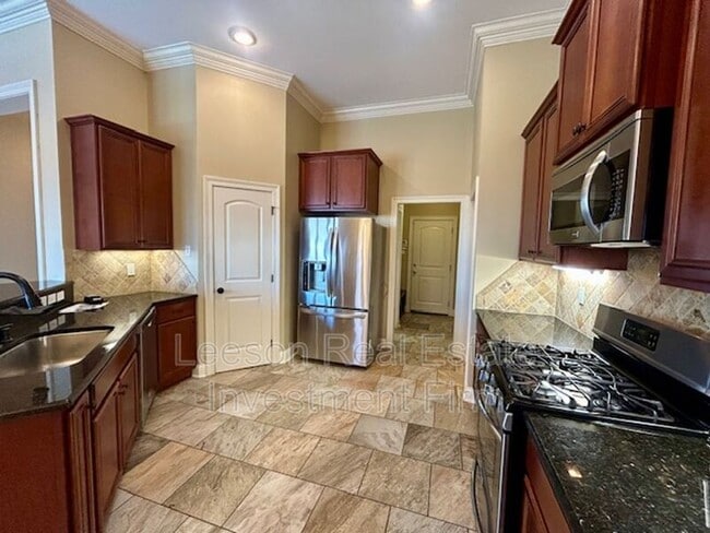 Building Photo - 2912 Paradise Dr