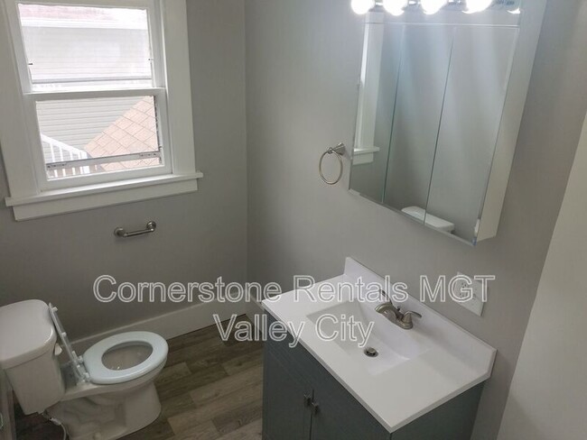 Building Photo - 205 3rd Ave SE