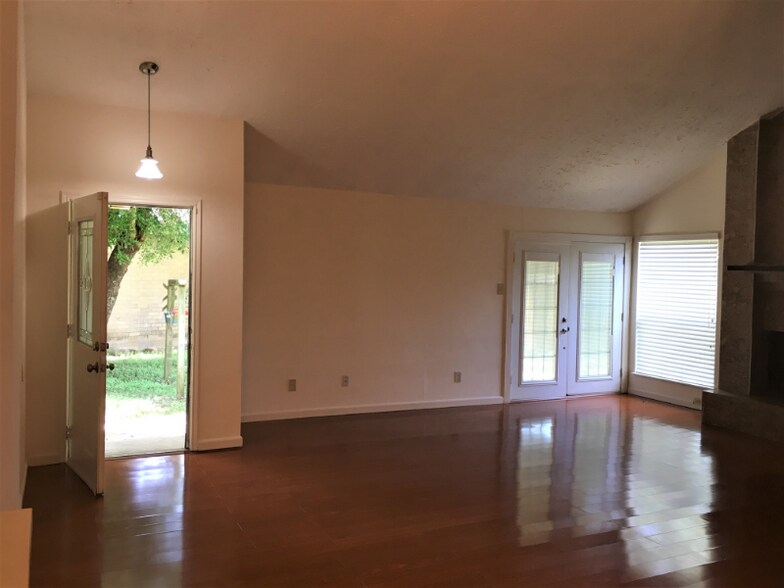 Building Photo - 12704 Hollandale Dr