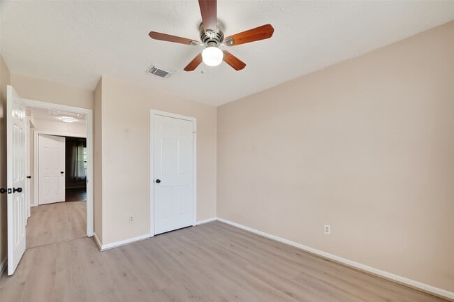 Building Photo - 814 Heathgate Dr