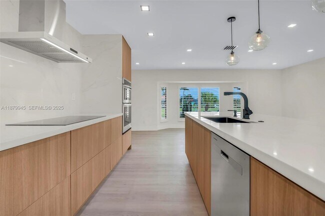 Building Photo - 105 Sinclair St SE