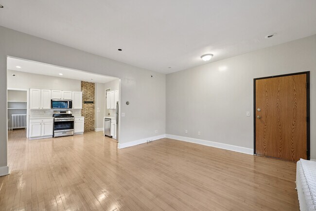 Building Photo - 515 W 25th St