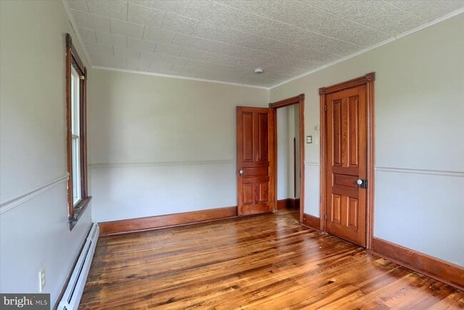 Building Photo - 117 3rd St