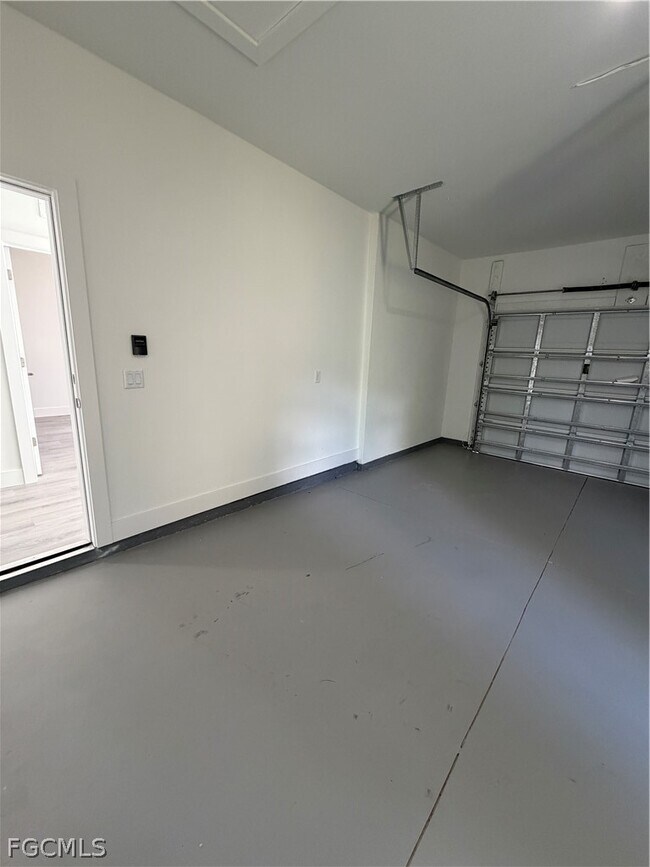 Building Photo - 723 Ivan Ave S