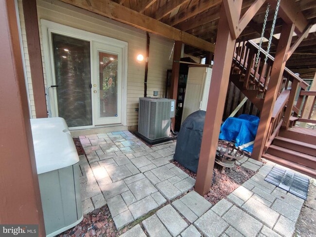 Building Photo - 7212 Burton Hill Ct