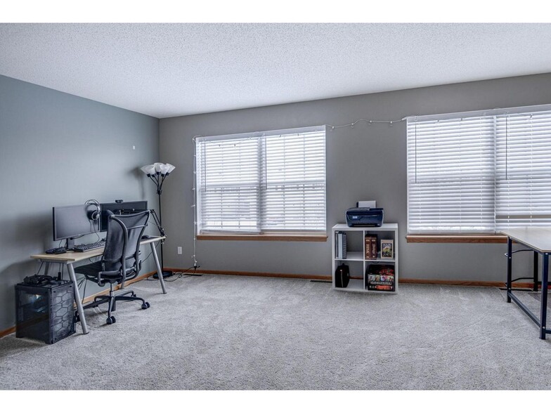 Building Photo - 1046 Providence Dr