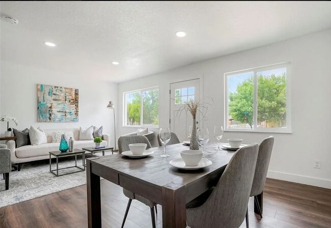 Building Photo - Fully Renovated Townhome Minutes from the ...
