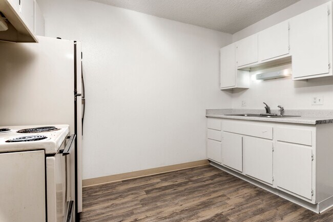 Building Photo - 3611 E San Miguel St