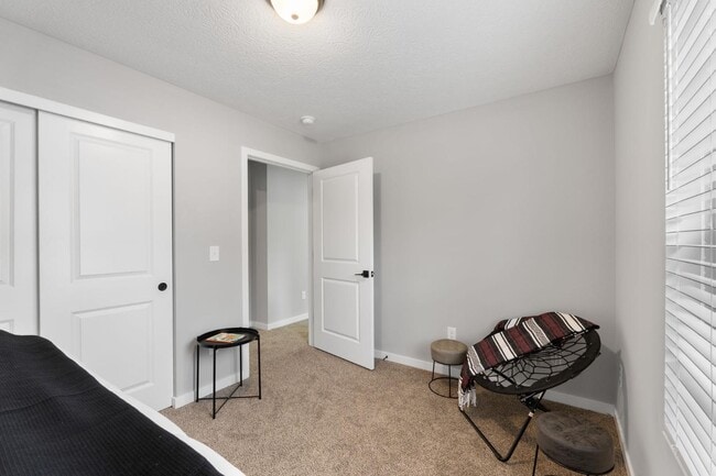 Building Photo - 382 N Franklin St