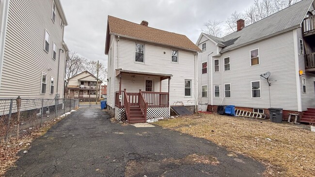 Building Photo - Gorgeous 2 story single family home