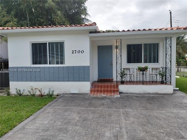 Building Photo - 2700 SW 28th Ct