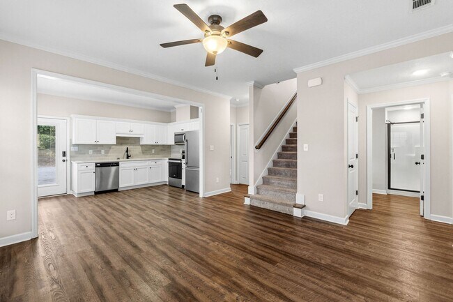 Building Photo - 302 Dorn St