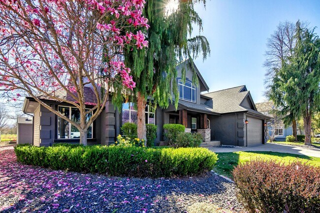 Building Photo - Parkside Paradise: Spacious 5-Bed Luxury in Hobble Creek