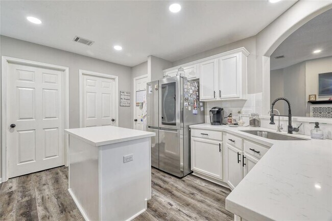 Building Photo - 16439 Sunlamp Ct