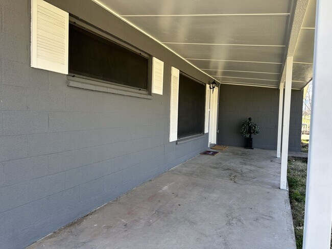 Building Photo - 2883 Bigler Ave
