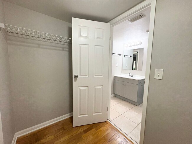 Building Photo - Gorgeous 1/1 Condo in Winter Springs ~ Upd...