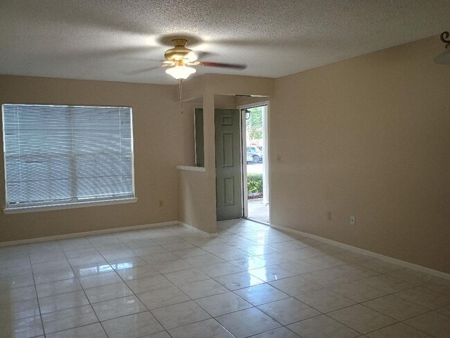 Building Photo - 113 Reserve Cir
