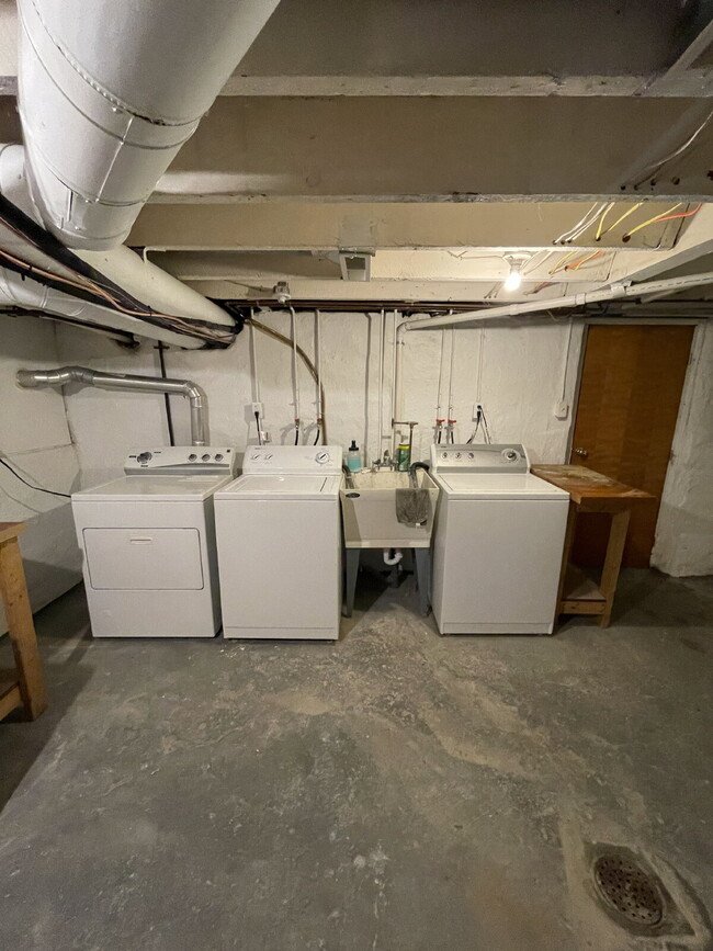 Building Photo - 107 Shoup St