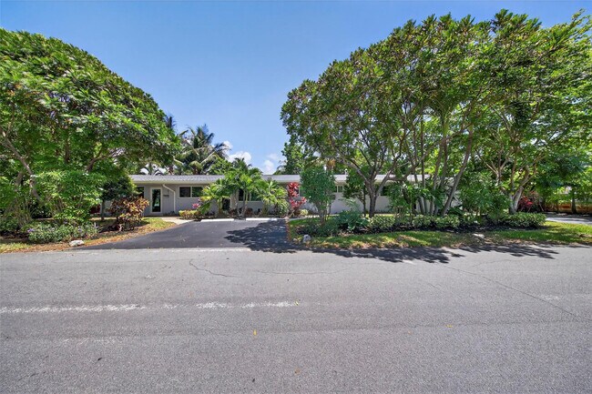 Building Photo - 301 NE 15th St