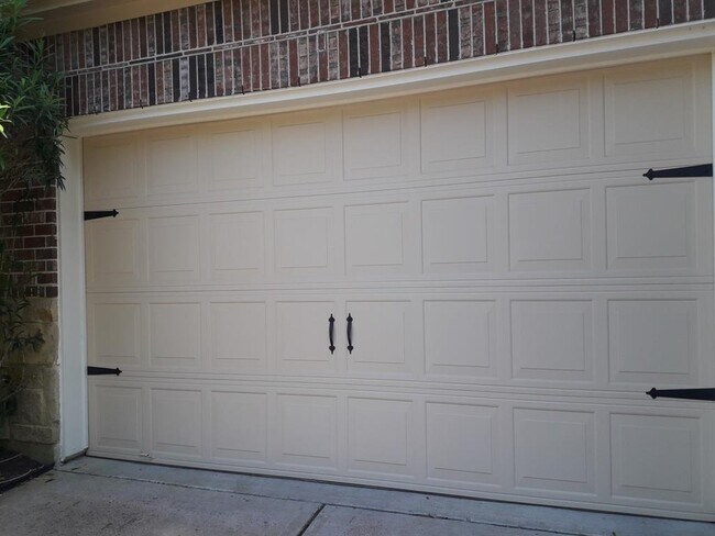 Building Photo - 14546 Bergenia Dr
