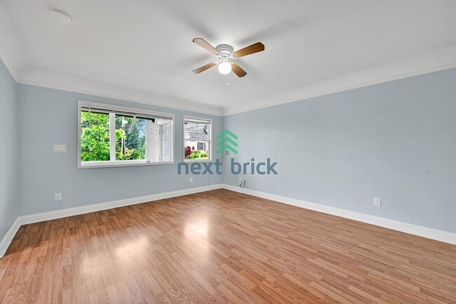 Building Photo - 4 BED & 2 BATH DUPLEX FOR RENT