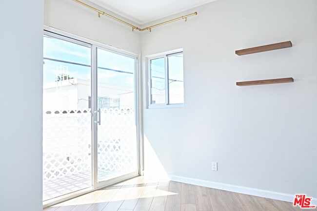 Building Photo - 842 11th St