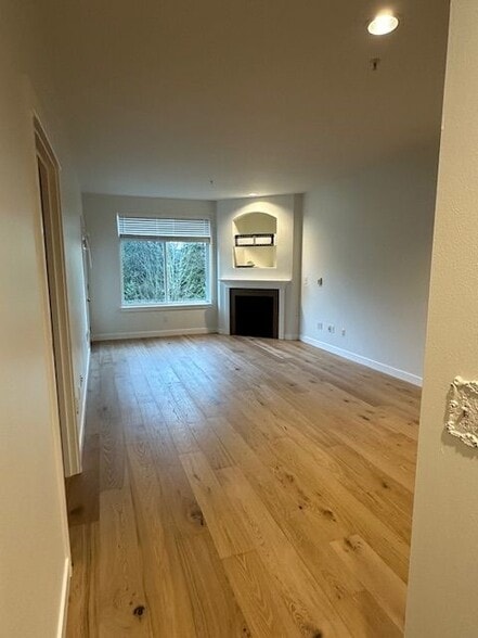 Building Photo - 3500 E Lake Sammamish Pkwy SE