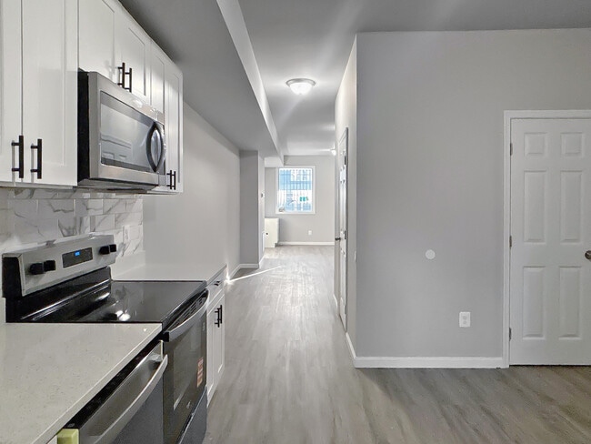 Building Photo - 1572 Carswell St