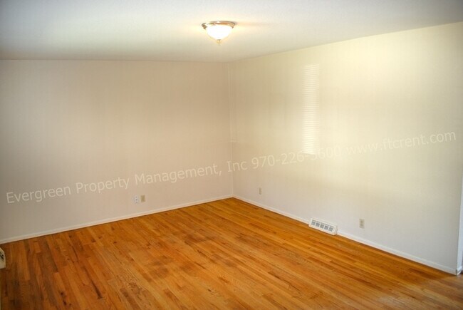 Building Photo - 1228 Southridge Dr