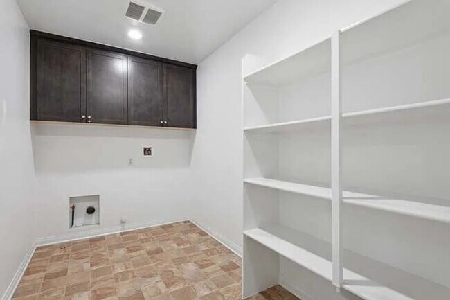 Building Photo - Energy Efficient Spacious 4BR House in Redlands