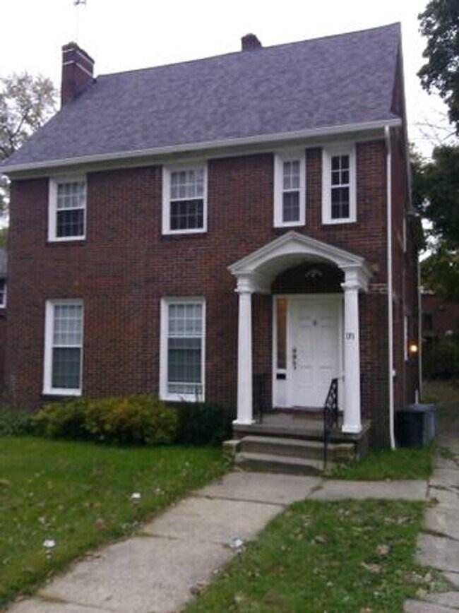 Building Photo - 171 Upland Ave
