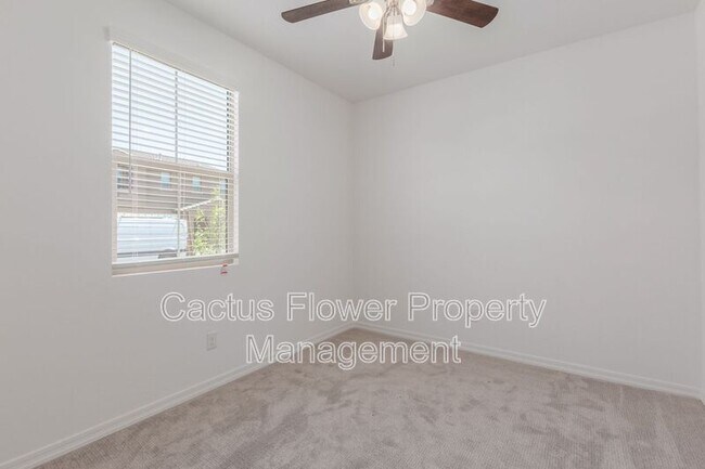 Building Photo - 9416 E Spiral Ave