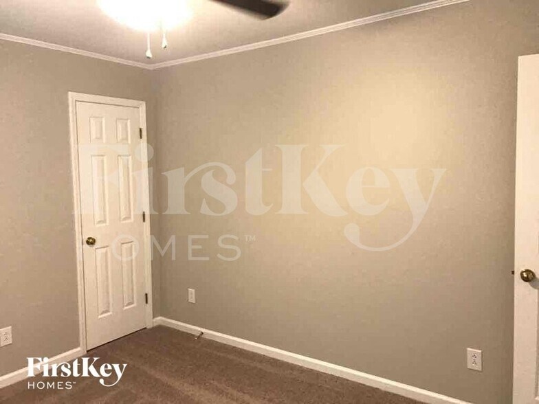 Building Photo - 3220 Ivy Creek Rd