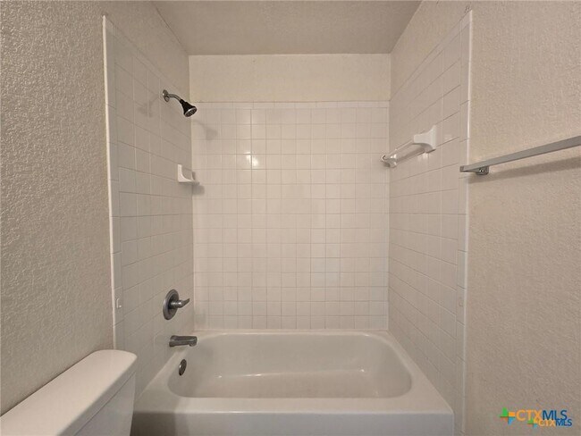 Building Photo - 2808 Leroy Cir