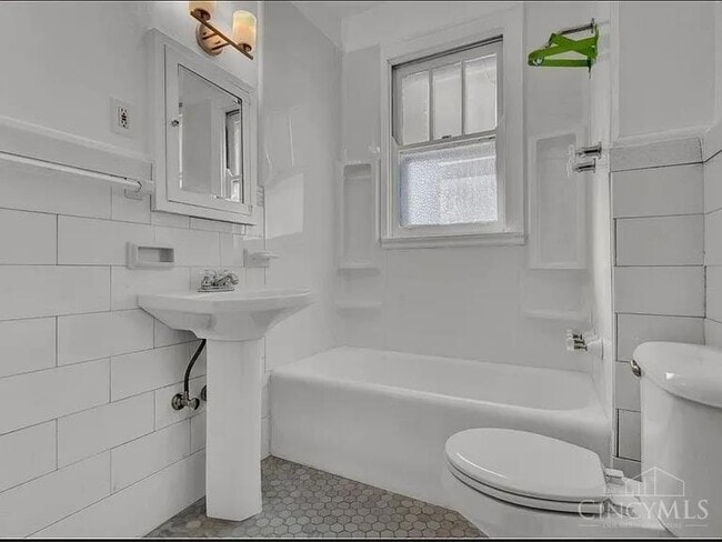 Building Photo - 4363 Ridgeview Ave