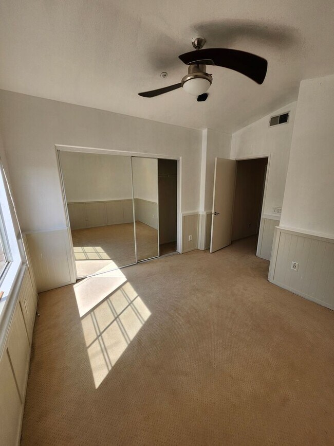 Building Photo - Beautiful two-story in Hunter's Ridge