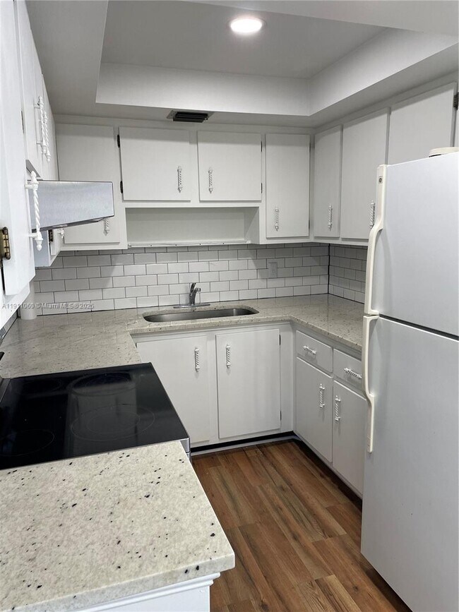 Building Photo - 227 Castlewood Dr