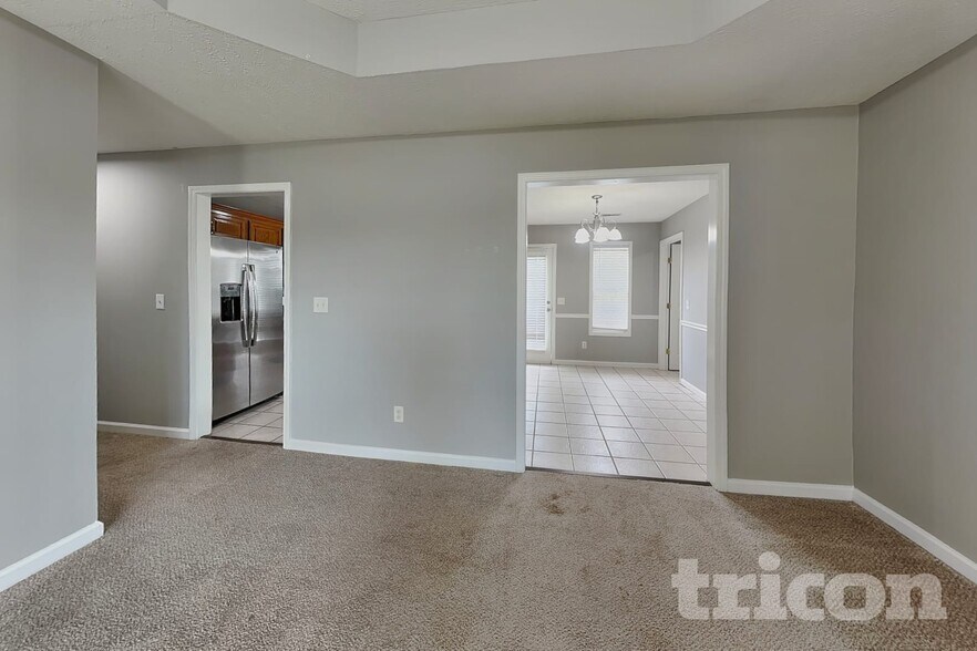 Building Photo - 8014 Lomond Dr