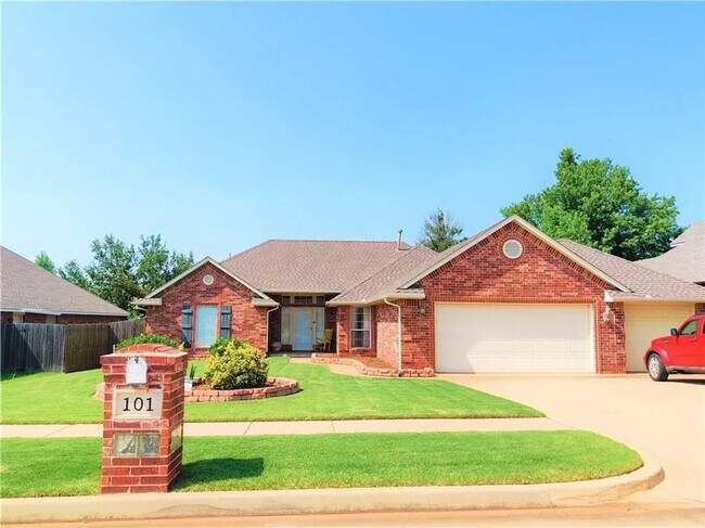 Primary Photo - Spacious Home - Storm Shelter - Edmond Sch...