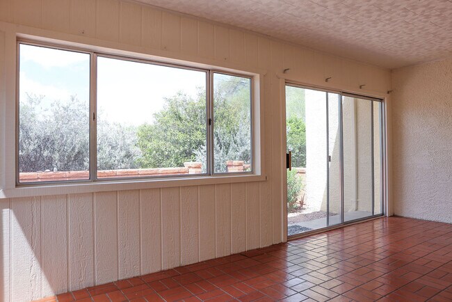 Building Photo - 830 W Rio-Altar