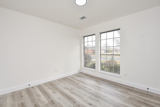 Building Photo - 2502 6th Ave N